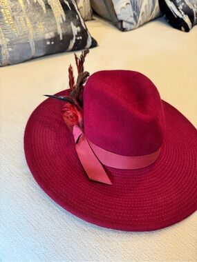 Women's Wide-Brim Fedora Hat in Deep Burgundy
